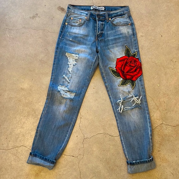 Ripped Ankle length jeans with rose appliqués. - Picture 1 of 3
